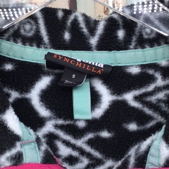 Patagonia Womans S IKAT Big Fish Print Black White Pink Pull Over Light Weight S - Picture 3 of 6